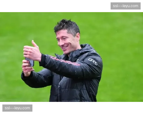 德甲俱乐部社区项目扩展,青少年足球培训参与度创新高 德甲俱乐部社区项目扩展,青少年足球培训参与度创新高