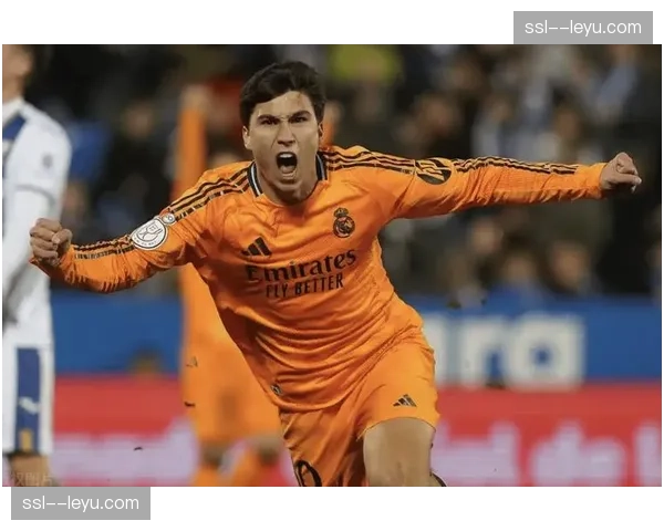 贡萨洛凌空抽射为皇马取得梦幻开局，右路传中战术奏效