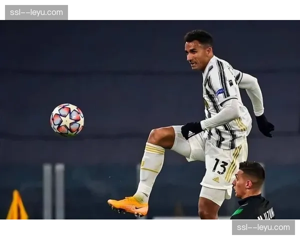 官方确认：尤文图斯与队长达尼洛续约至2027年