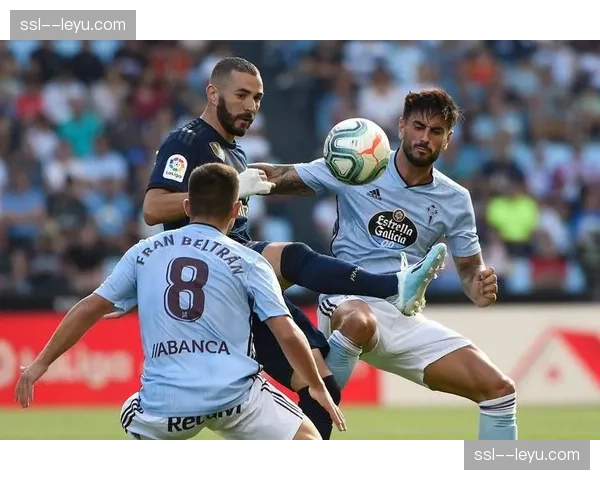 战术复盘：阿拉维斯高位逼抢如何限制皇社后场出球体系