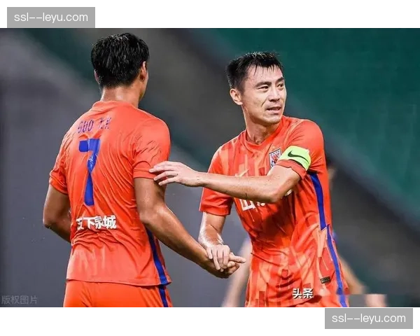 长春亚泰 vs 北京国安比赛因争议性定位球判罚一度中断五分钟