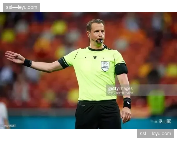 通讯：跟随欧冠裁判组的一天——从赛前准备到赛后报告